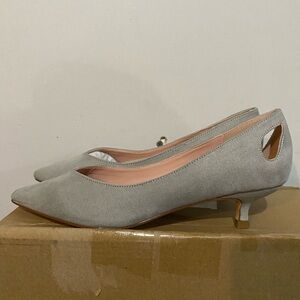 Journee Womens Goldie Pointed Toe Kitten Heel Pumps